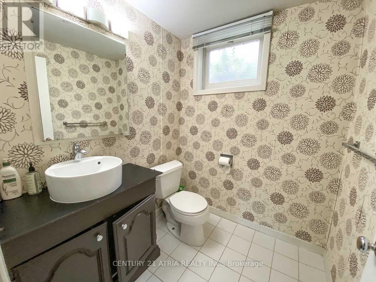 11 Danville Drive, Toronto, Ontario  M2P 1H7 - Photo 6 - C13586502