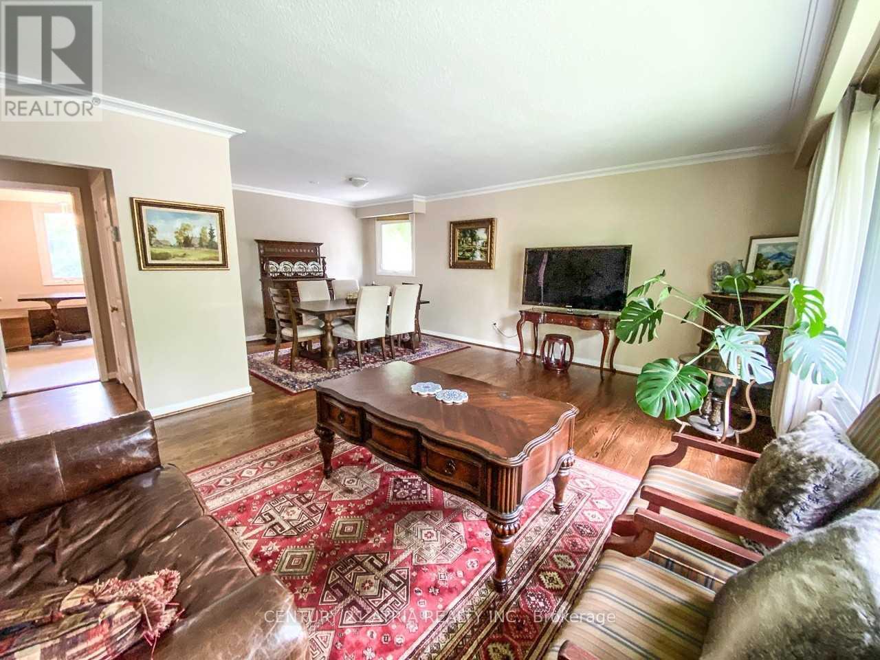 11 Danville Drive, Toronto, Ontario  M2P 1H7 - Photo 7 - C13586502