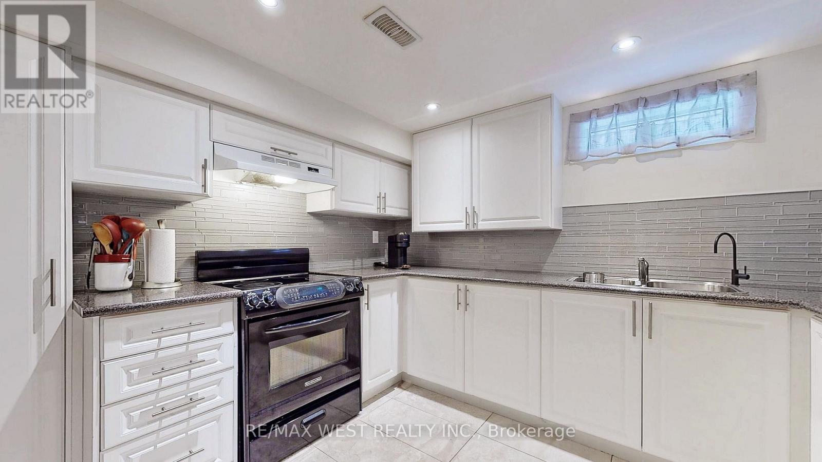 Bsmt - 139 Ranee Avenue, Toronto, Ontario  M6A 1N3 - Photo 12 - C13586520