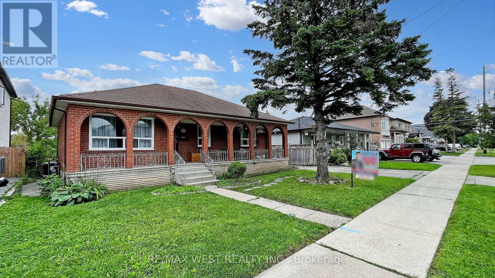Bsmt - 139 Ranee Avenue, Toronto, Ontario  M6A 1N3 - Photo 2 - C13586520