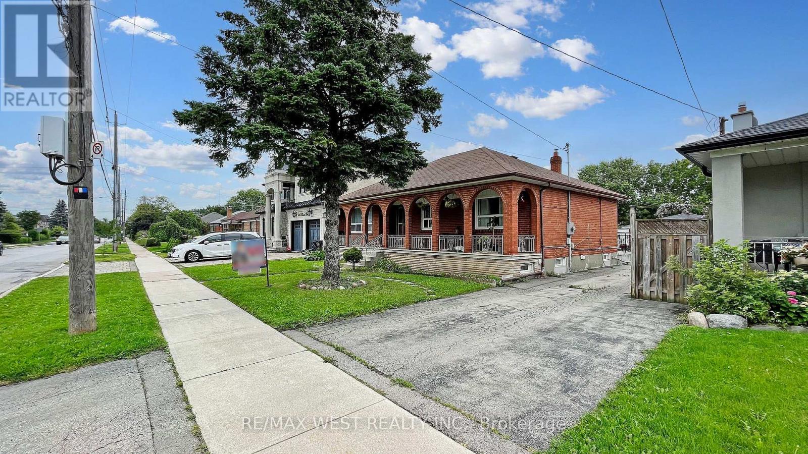 Bsmt - 139 Ranee Avenue, Toronto, Ontario  M6A 1N3 - Photo 3 - C13586520