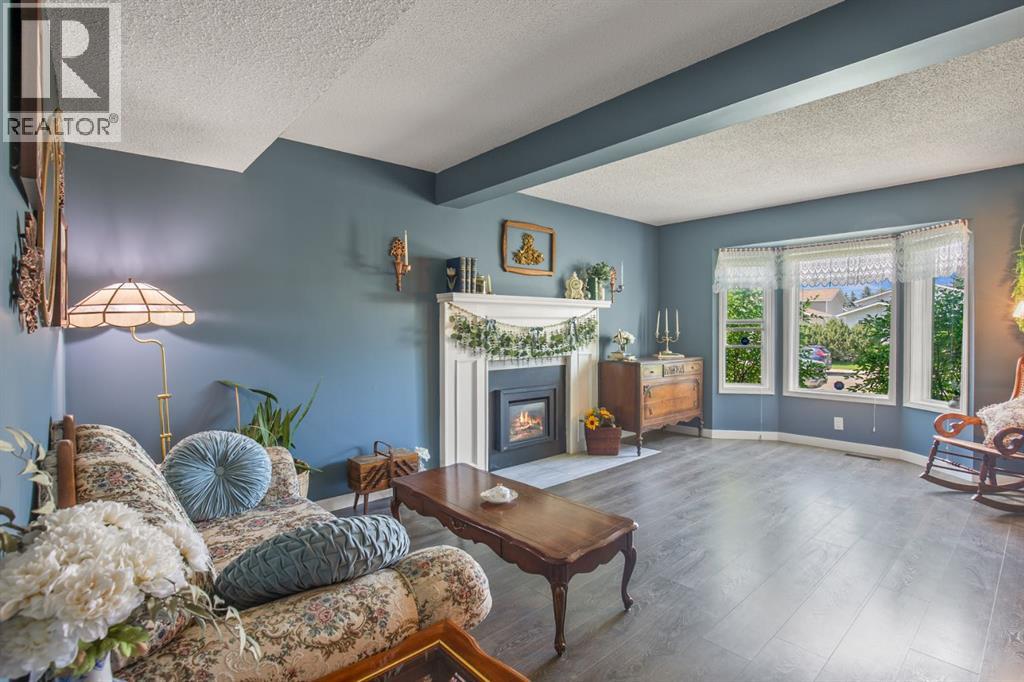 47 Ellenwood Drive, Red Deer, Alberta  T4R 2E1 - Photo 3 - A2328504