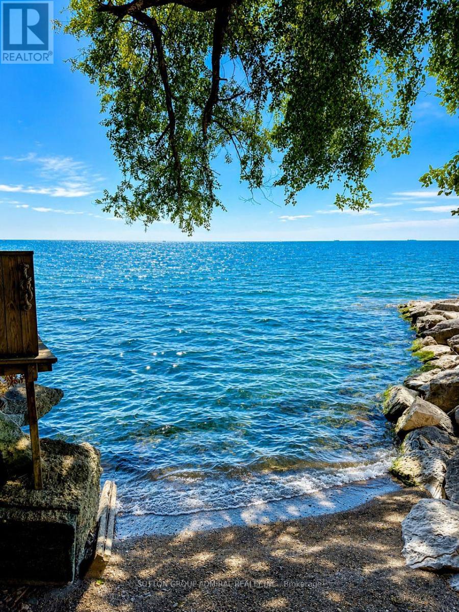 3338 Lakeshore Road W, Oakville, Ontario  L6L 6S6 - Photo 8 - W13586522