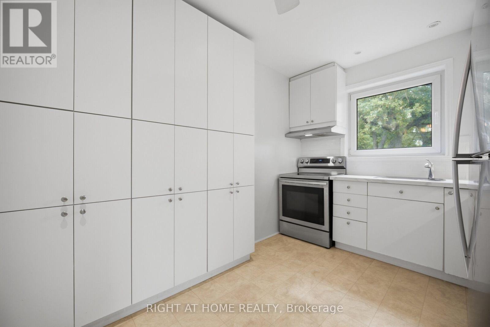 154 Martin Grove Road, Toronto, Ontario  M9B 4K9 - Photo 15 - W13581618