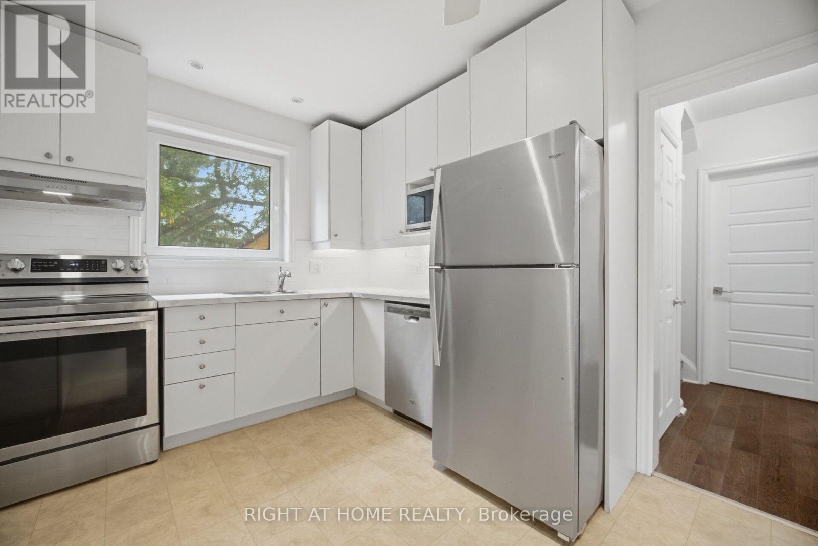 154 Martin Grove Road, Toronto, Ontario  M9B 4K9 - Photo 13 - W13581618