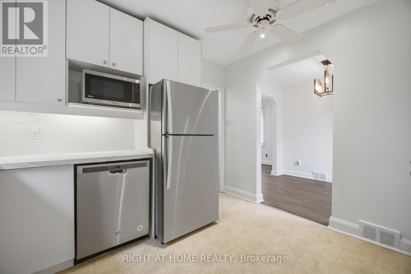 154 Martin Grove Road, Toronto, Ontario  M9B 4K9 - Photo 12 - W13581618