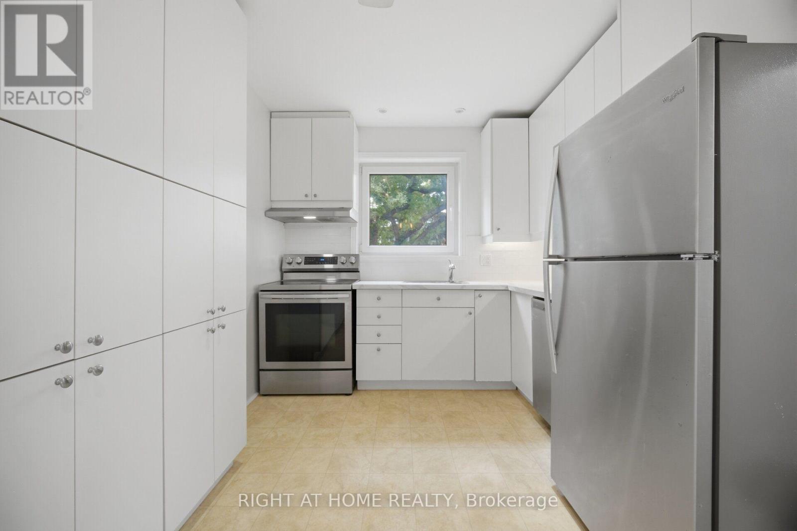 154 Martin Grove Road, Toronto, Ontario  M9B 4K9 - Photo 14 - W13581618