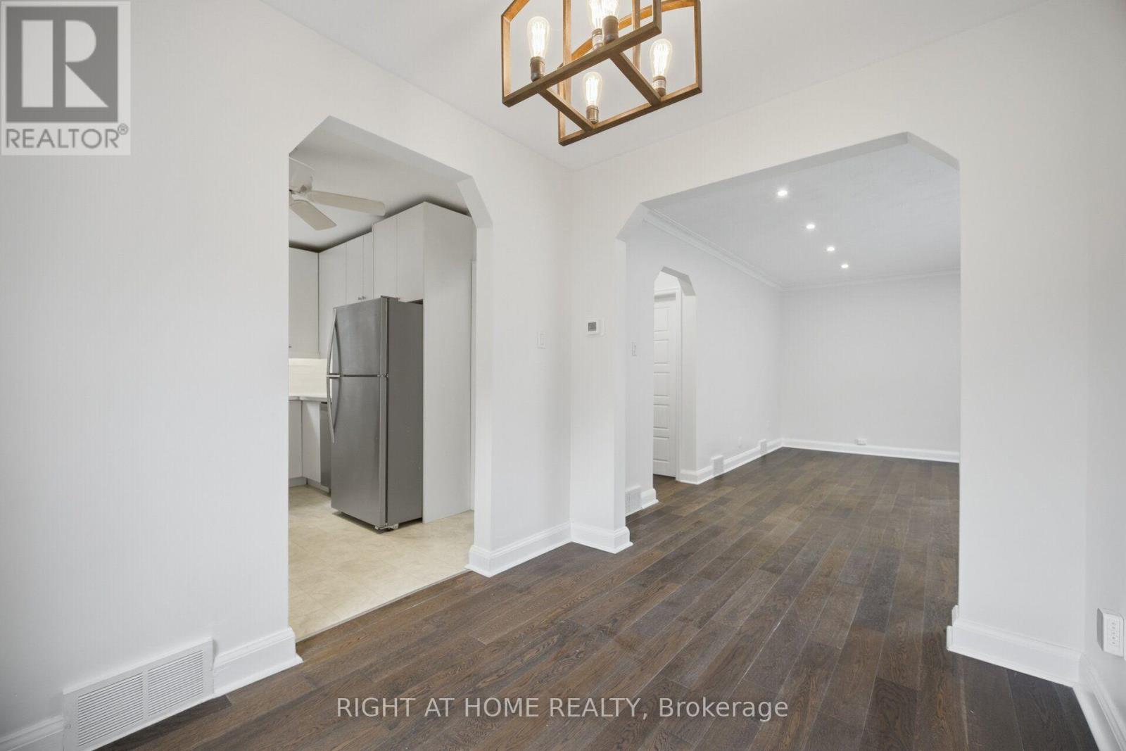 154 Martin Grove Road, Toronto, Ontario  M9B 4K9 - Photo 11 - W13581618
