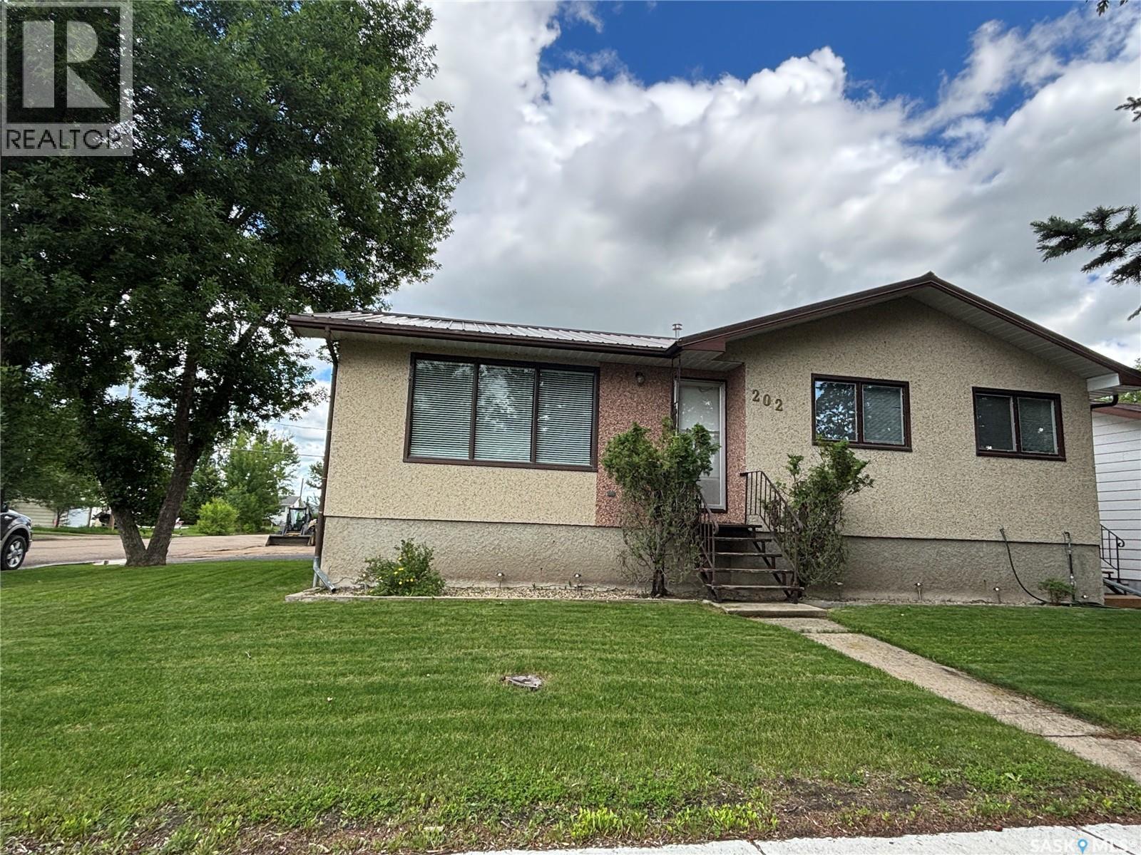 202 Herbert STREET, Maple Creek, Saskatchewan