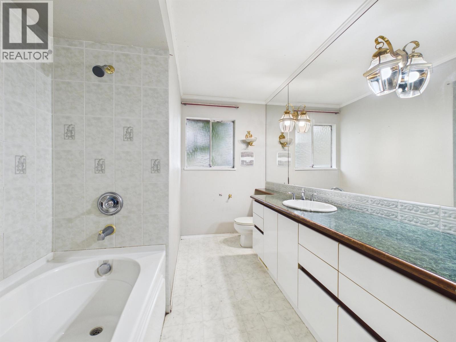 7132 Paulus Court, Burnaby, British Columbia  V5A 1N2 - Photo 21 - R3148245
