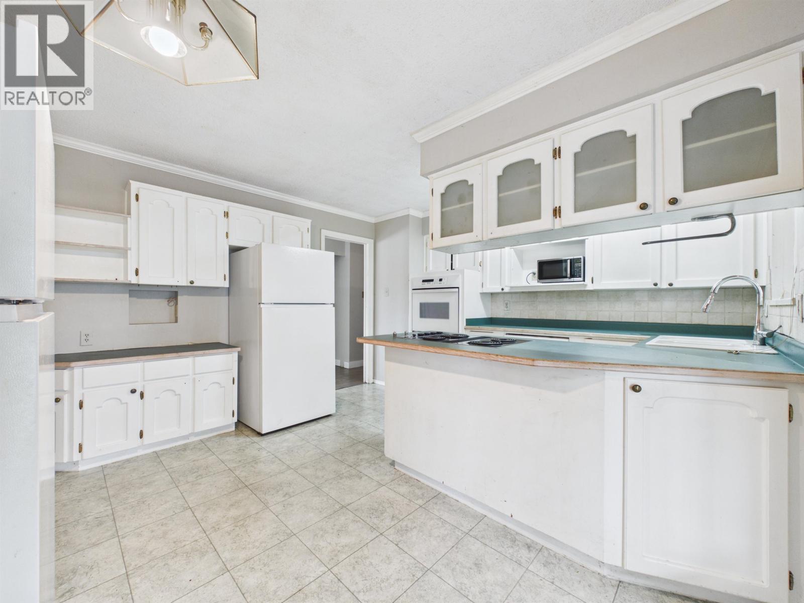 7132 Paulus Court, Burnaby, British Columbia  V5A 1N2 - Photo 12 - R3148245