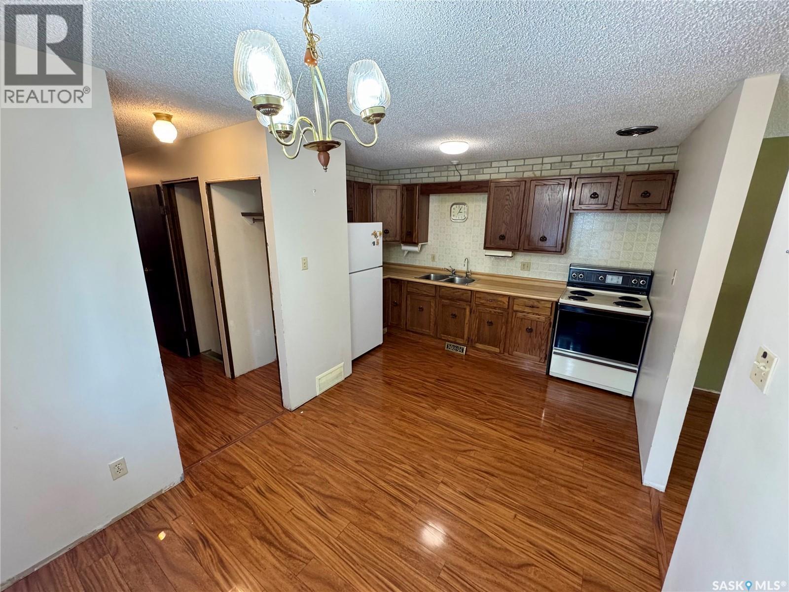 7303 Blakeney Drive, Regina, Saskatchewan  S4X 2N6 - Photo 4 - SK043197