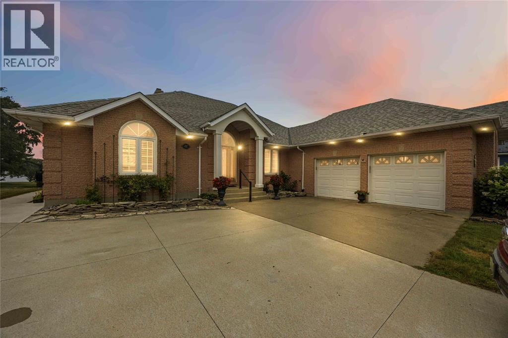 4352 LAMBTON LANE, Plympton-Wyoming