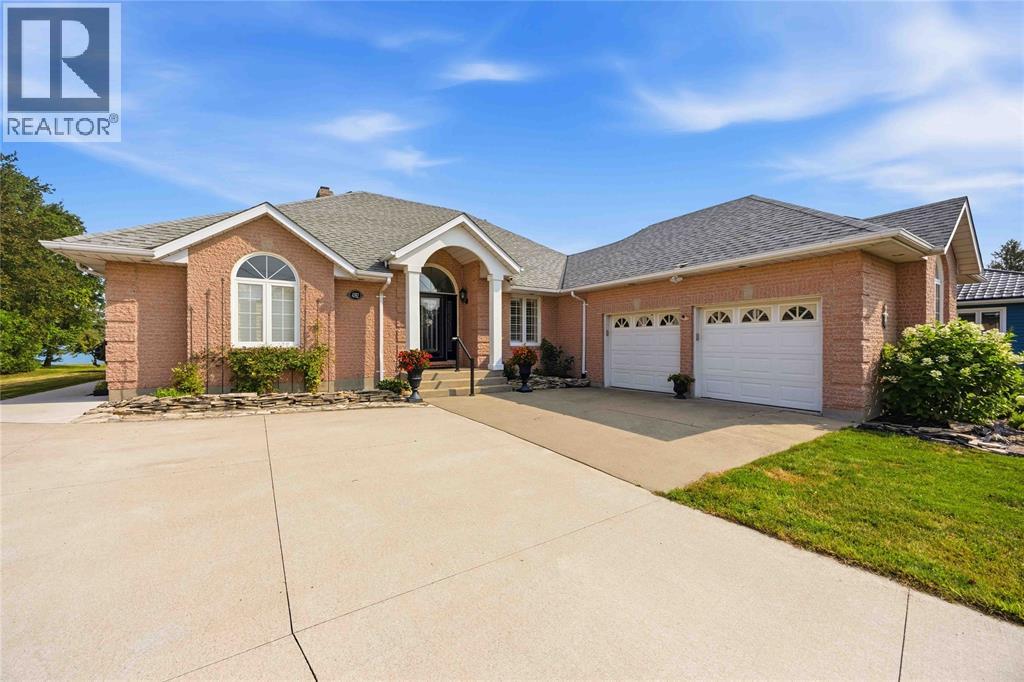 4352 Lambton Lane, Plympton-Wyoming, Ontario  N0N 1J6 - Photo 4 - 26017243