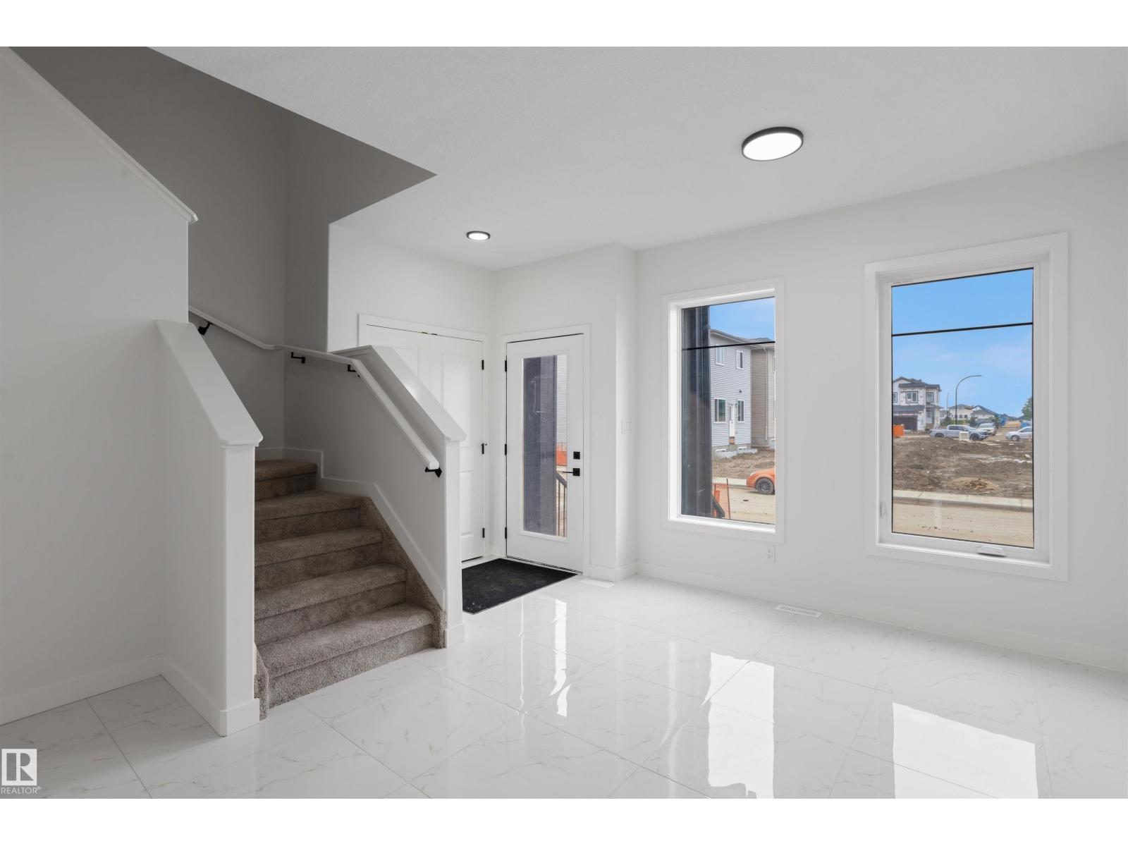 715 30 St SW, Edmonton, Alberta  T6X 3M3 - Photo 3 - E4499895
