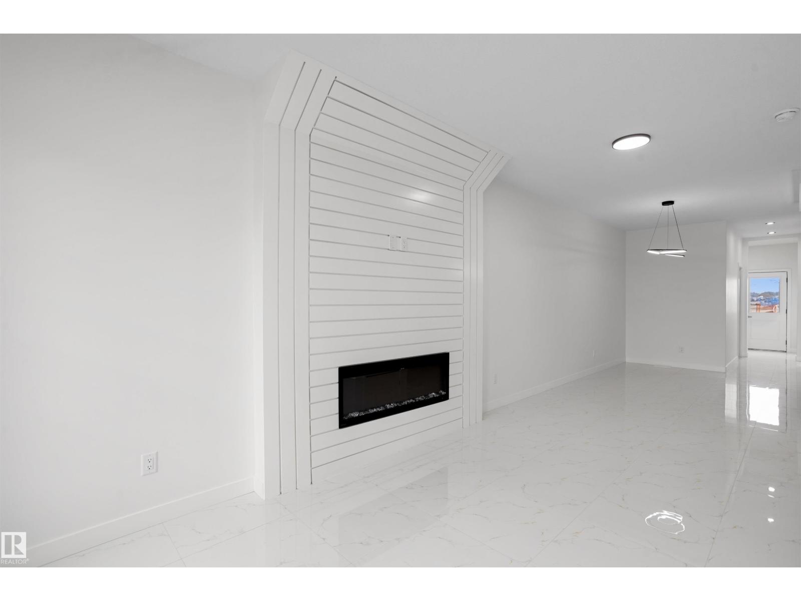 715 30 St SW, Edmonton, Alberta  T6X 3M3 - Photo 5 - E4499895