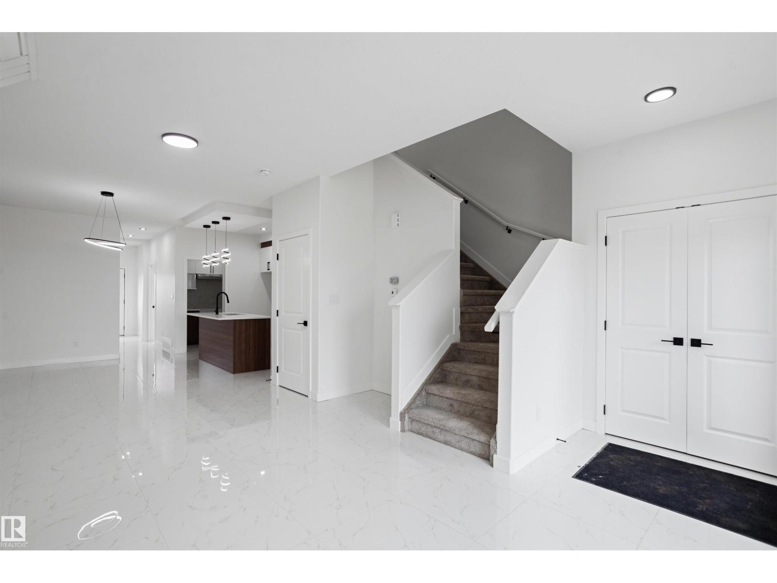 715 30 St SW, Edmonton, Alberta  T6X 3M3 - Photo 6 - E4499895