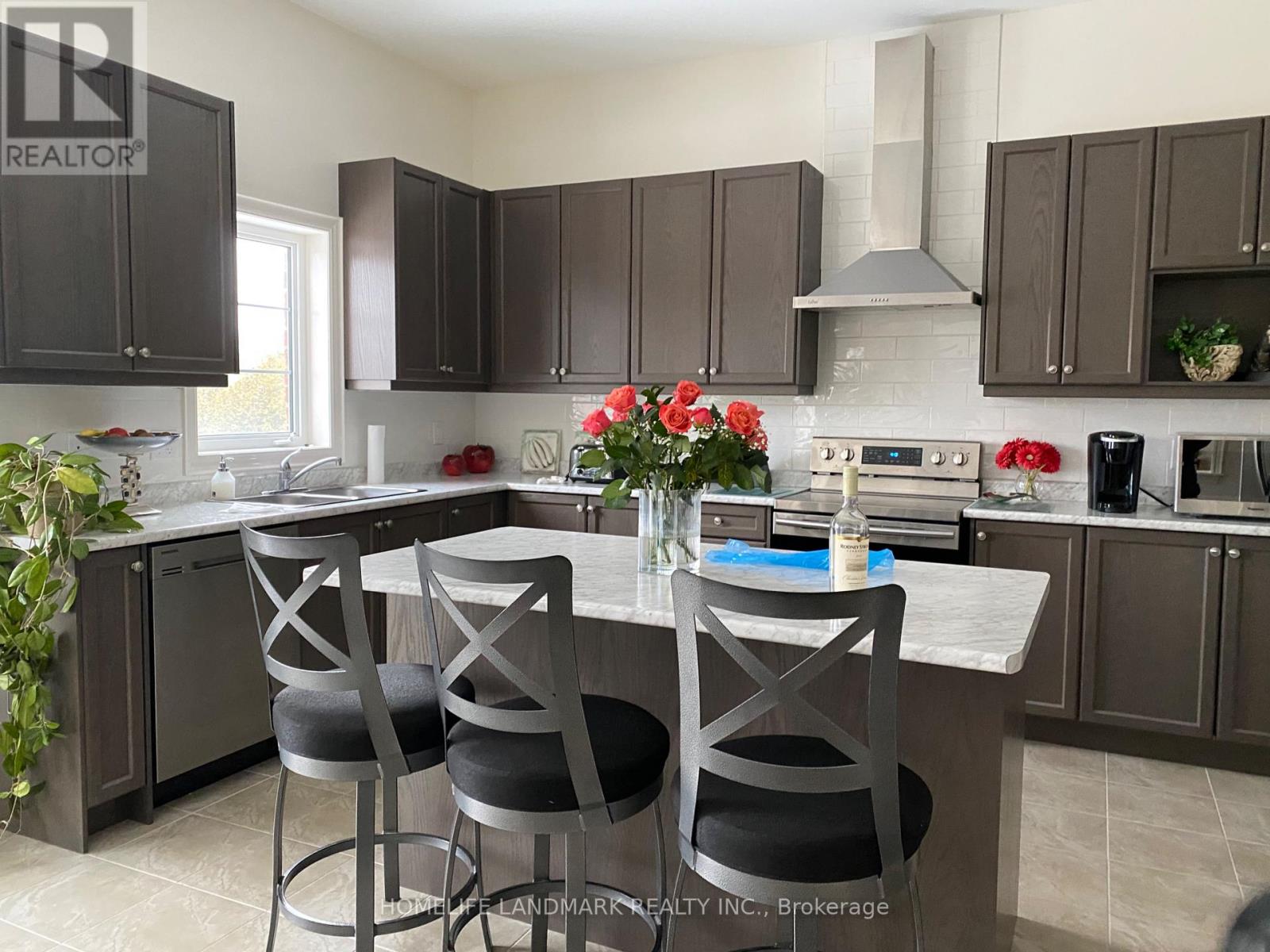 58 Briarfield Avenue E, East Gwillimbury, Ontario L9N 0P4 - Photo 4 - N13586674