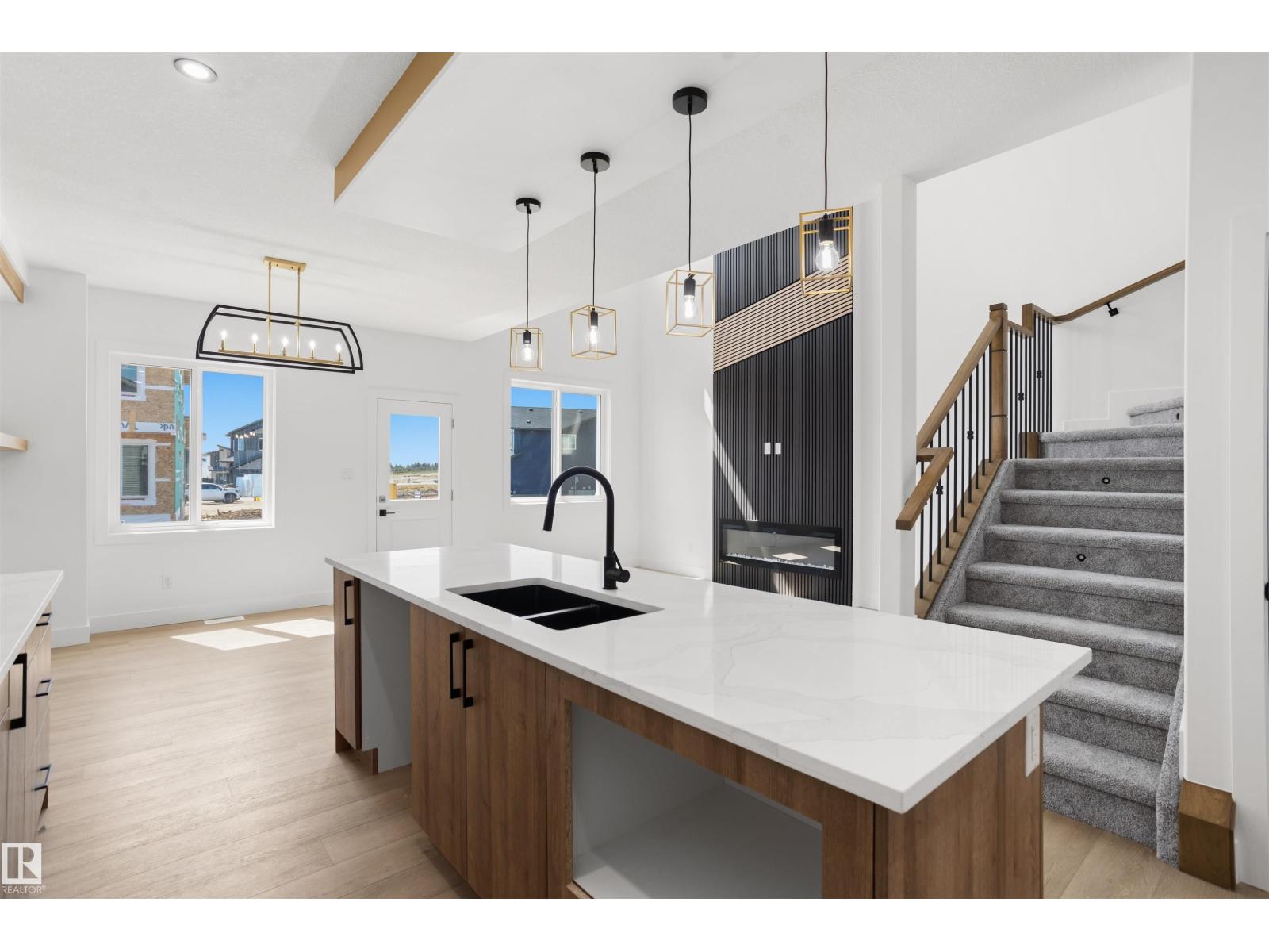 815 158 Av NE, Edmonton, Alberta  T5Y 4M9 - Photo 7 - E4499897