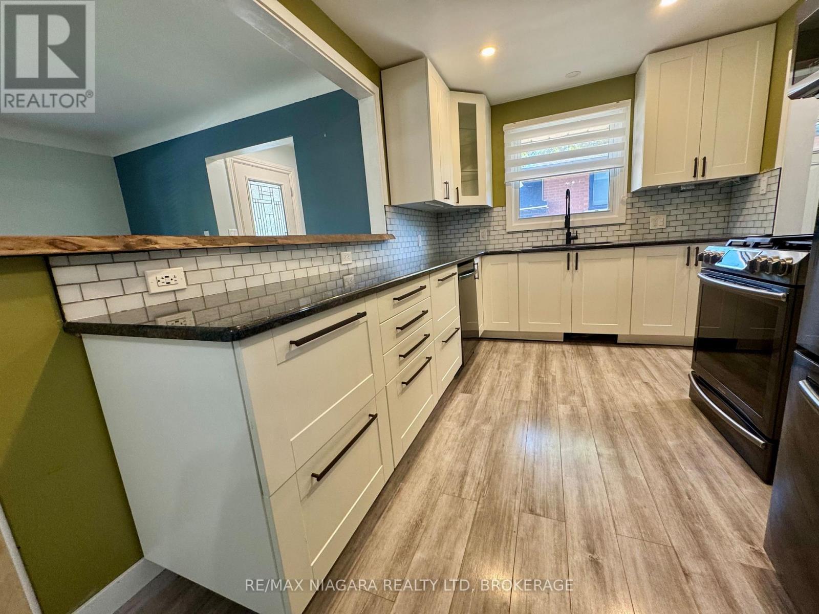 8 Lakehurst Drive, St. Catharines, Ontario L2N 4C2 - Photo 4 - X13586684