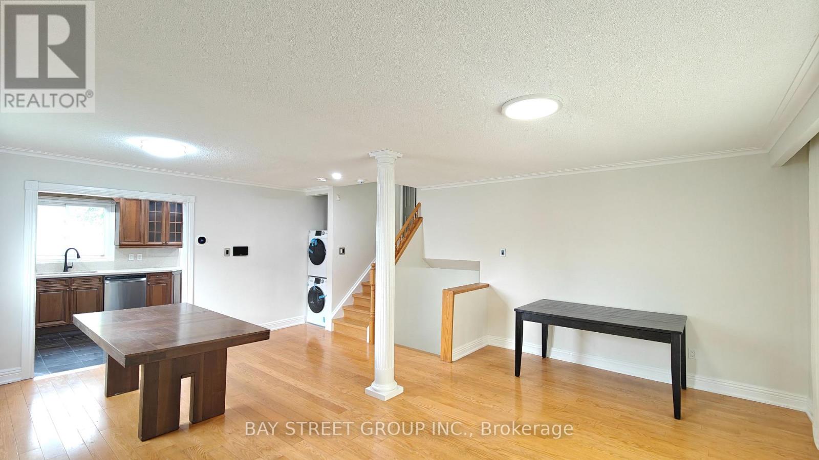 Upper - 9 Mosedale Crescent, Toronto (Don Valley Village), Ontario  M2J 3A3 - Photo 3 - C13586716
