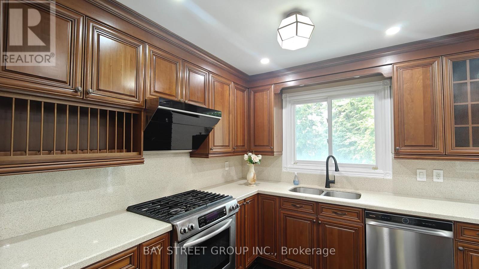 Upper - 9 Mosedale Crescent, Toronto (Don Valley Village), Ontario  M2J 3A3 - Photo 4 - C13586716