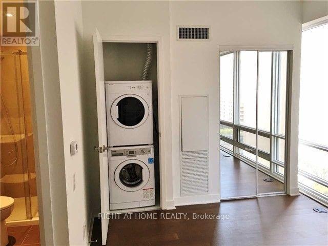 1404 - 15 Grenville Street, Toronto (Bay Street Corridor), Ontario  M4Y 0B9 - Photo 3 - C13586720
