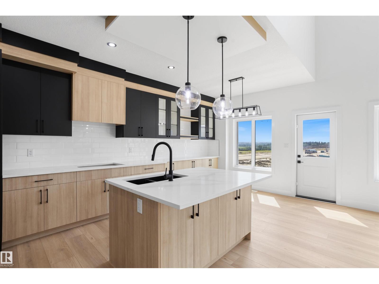 819 158 Av NE, Edmonton, Alberta  T5Y 4M9 - Photo 10 - E4499899