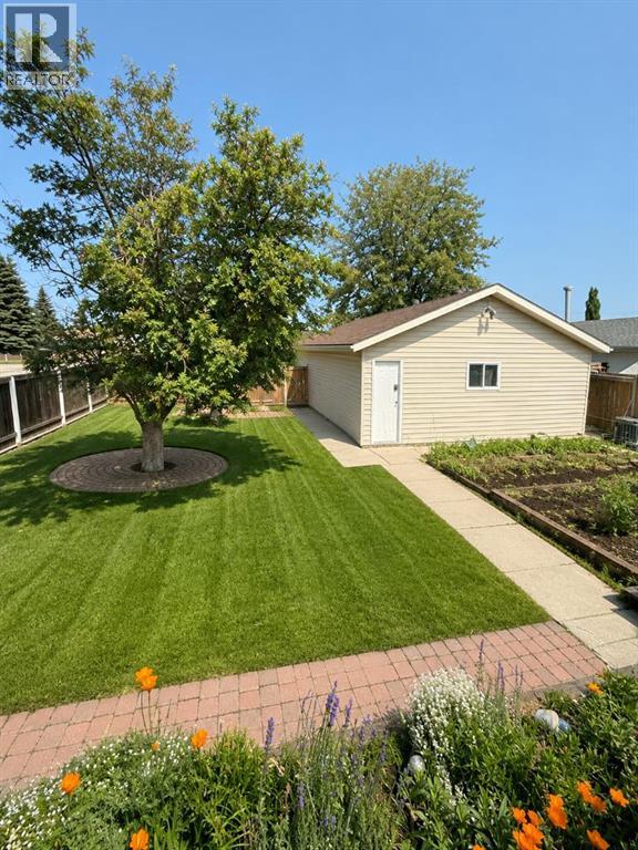 48 Cochrane Road, Whitecourt, Alberta  T7S 1C2 - Photo 3 - A2330027