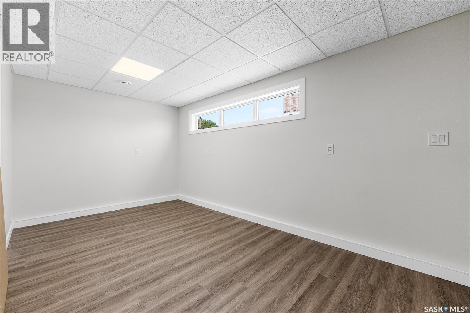 424 9th Avenue W, Moose Jaw, Saskatchewan  S6H 4H5 - Photo 4 - SK043045