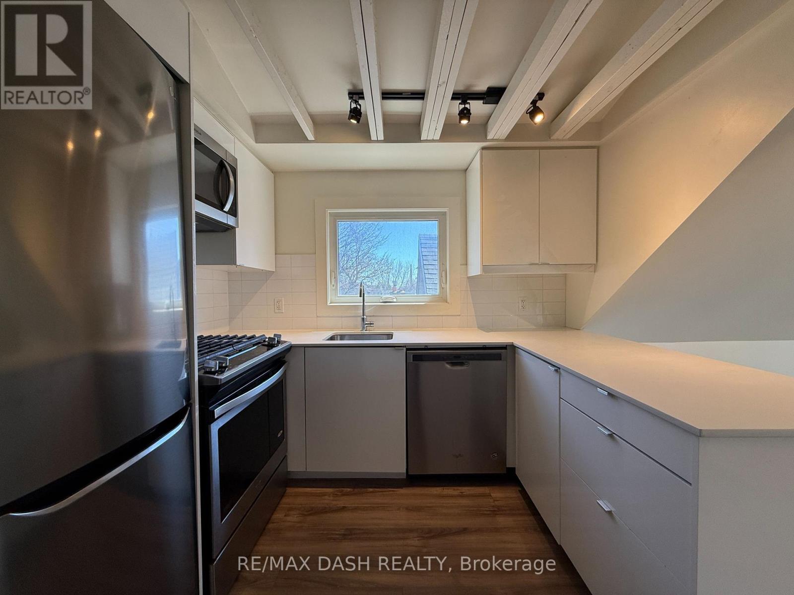 4 - 263 Boston Avenue, Toronto, Ontario M4M 2V4 - Photo 2 - E13586742