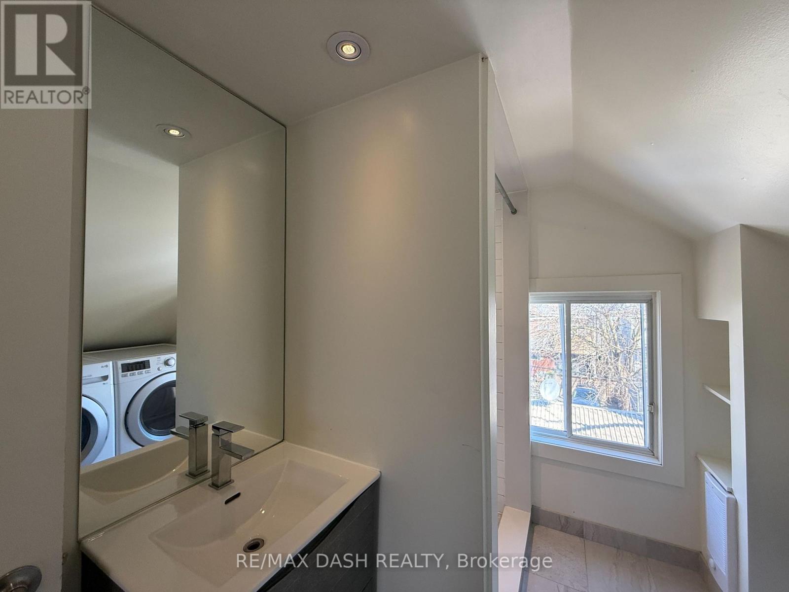 4 - 263 Boston Avenue, Toronto, Ontario M4M 2V4 - Photo 5 - E13586742