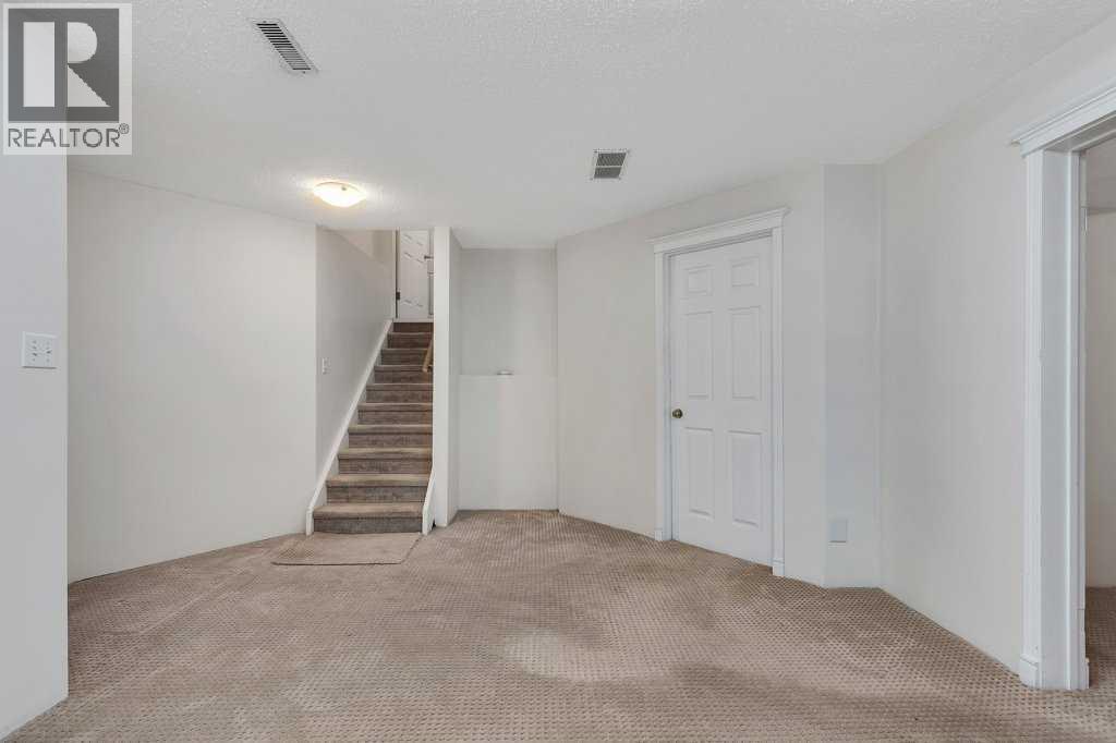96 Valley Brook Circle Nw, Calgary, Alberta  T3B 5S2 - Photo 32 - A2330313