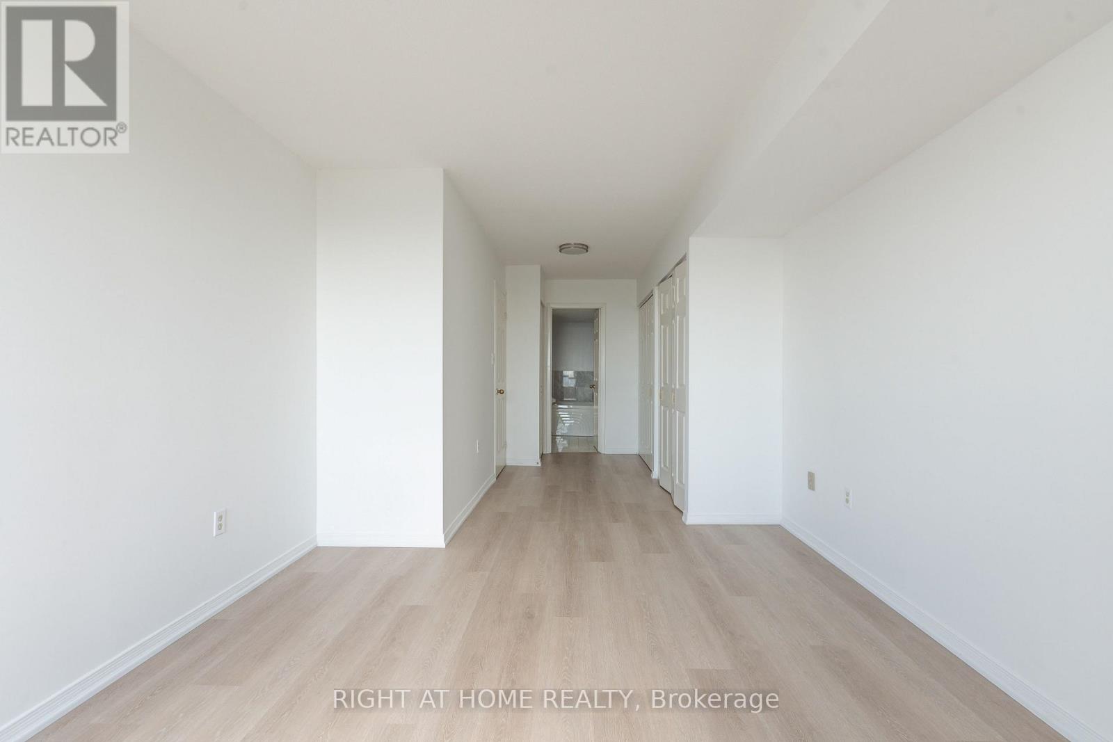 2211 - 5 Concorde Place, Toronto, Ontario  M3C 3M8 - Photo 12 - C13586758