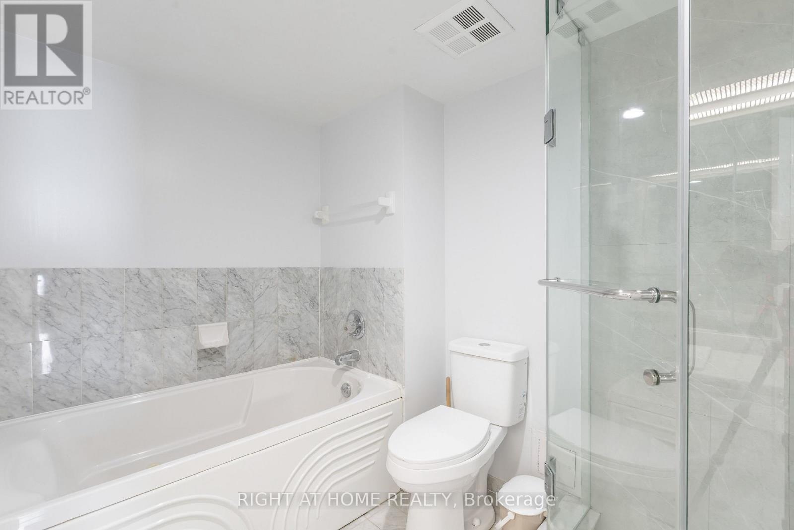 2211 - 5 Concorde Place, Toronto, Ontario  M3C 3M8 - Photo 14 - C13586758