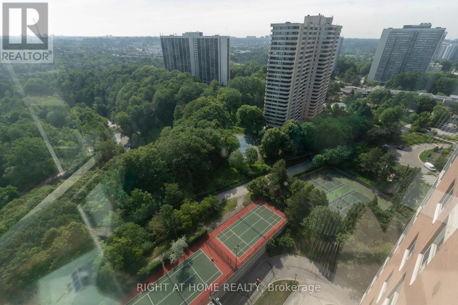 2211 - 5 Concorde Place, Toronto, Ontario  M3C 3M8 - Photo 15 - C13586758