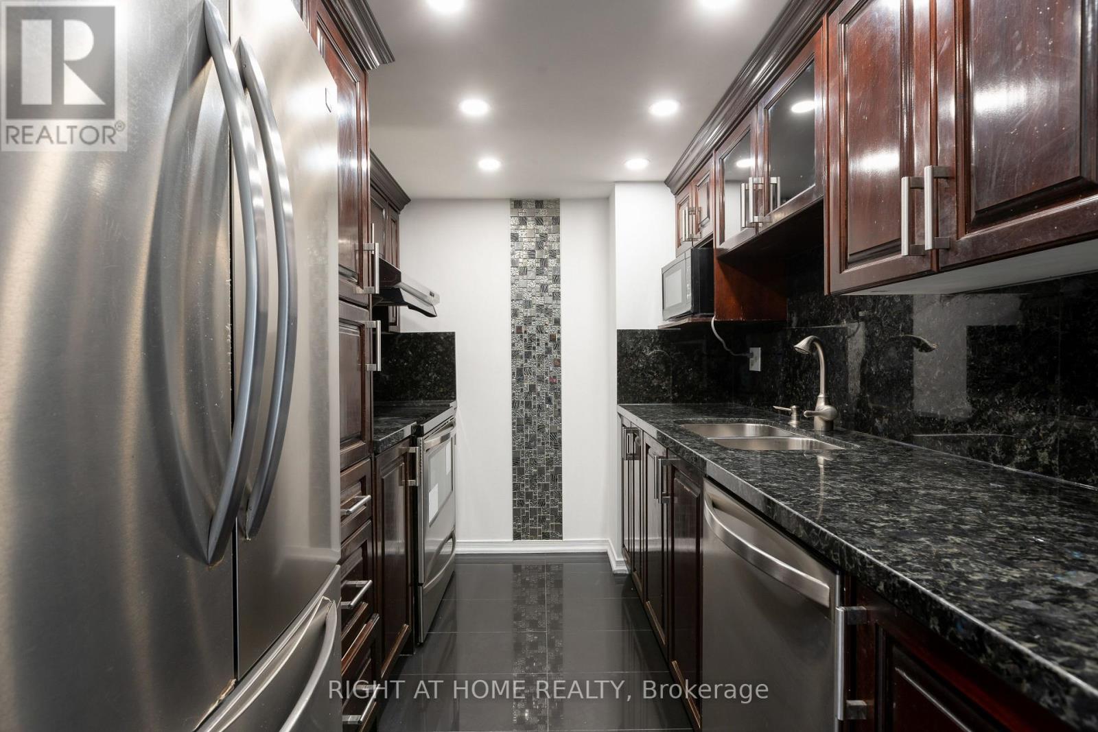 2211 - 5 Concorde Place, Toronto, Ontario  M3C 3M8 - Photo 3 - C13586758