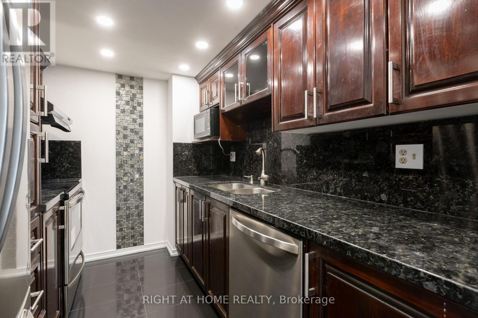 2211 - 5 Concorde Place, Toronto, Ontario  M3C 3M8 - Photo 4 - C13586758