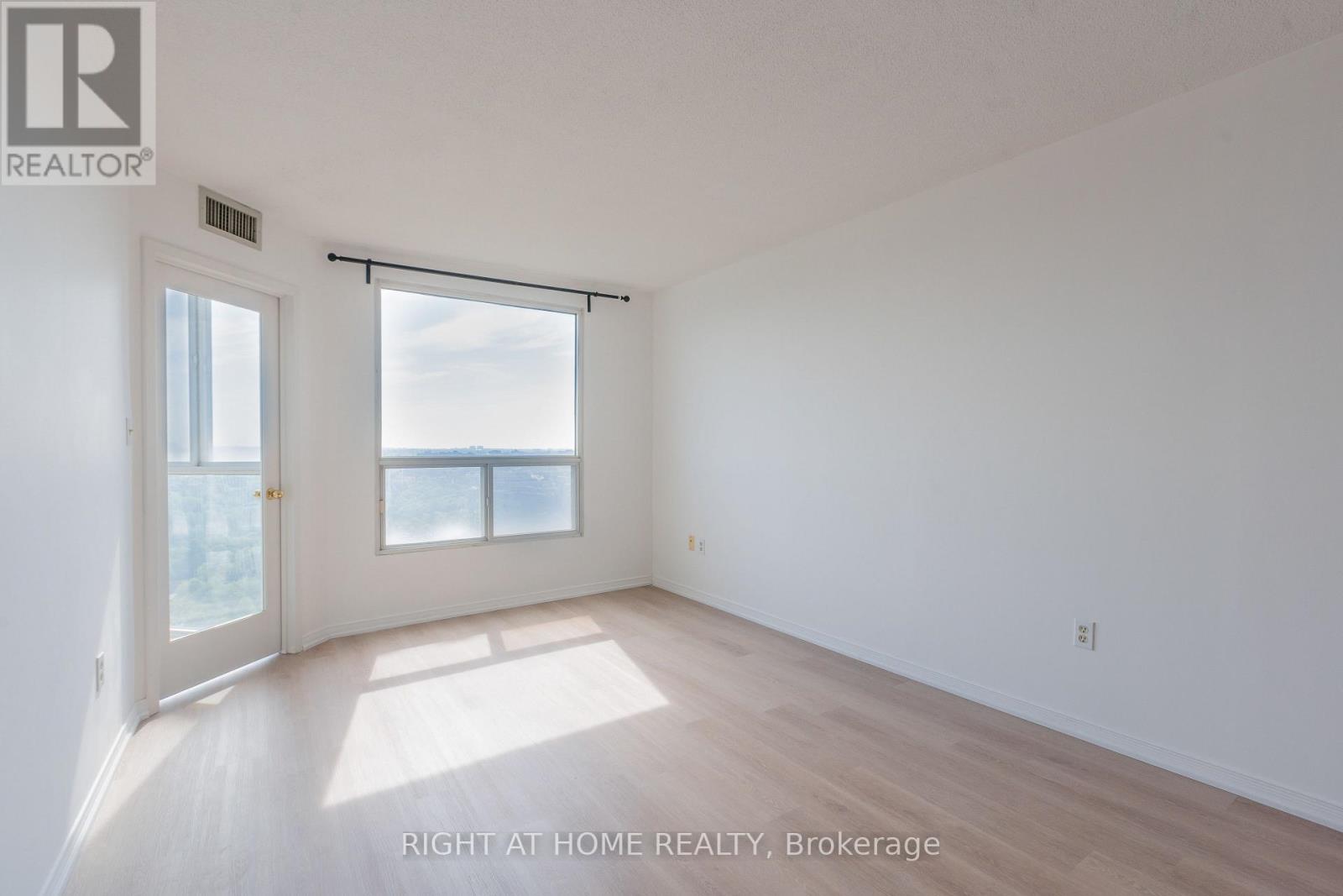 2211 - 5 Concorde Place, Toronto, Ontario  M3C 3M8 - Photo 6 - C13586758