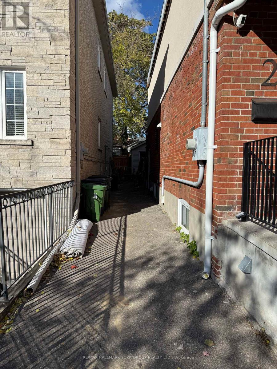 Lower - 2 Coates Avenue, Toronto, Ontario  M6C 1K7 - Photo 23 - C13586782