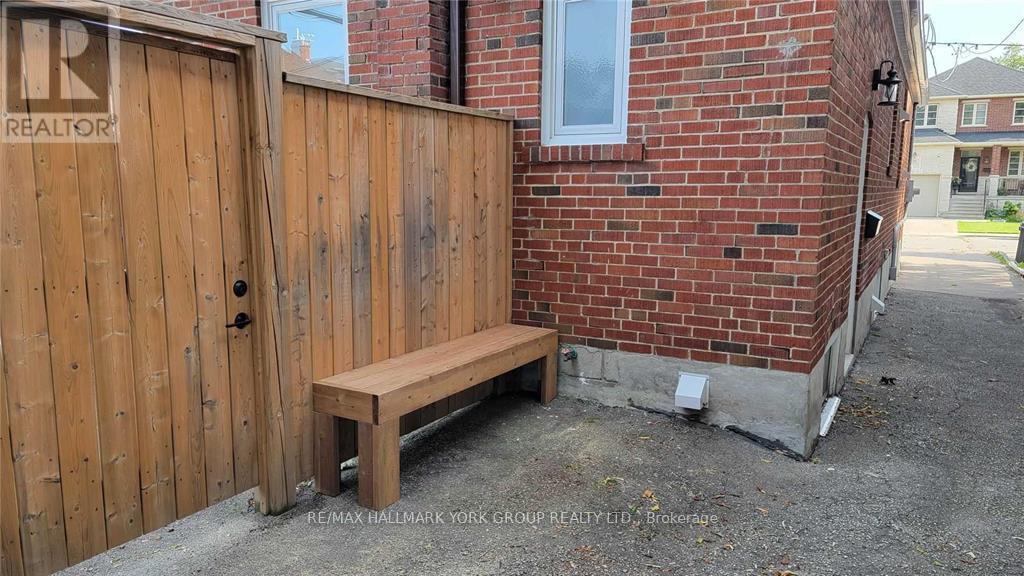 Lower - 2 Coates Avenue, Toronto, Ontario  M6C 1K7 - Photo 25 - C13586782