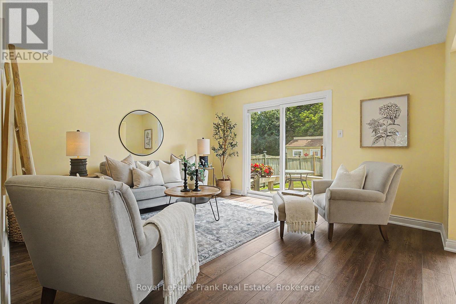 560 Reynolds Street, Whitby (Downtown Whitby), Ontario  L1N 6H5 - Photo 11 - E13586798