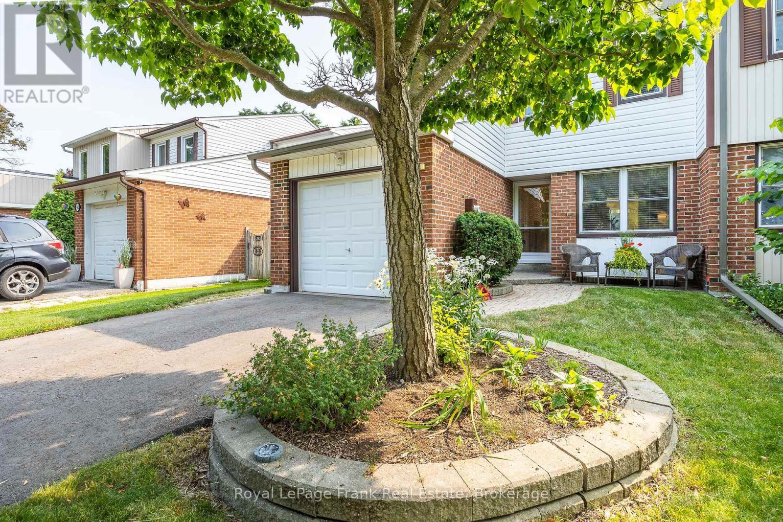 560 Reynolds Street, Whitby (Downtown Whitby), Ontario  L1N 6H5 - Photo 2 - E13586798