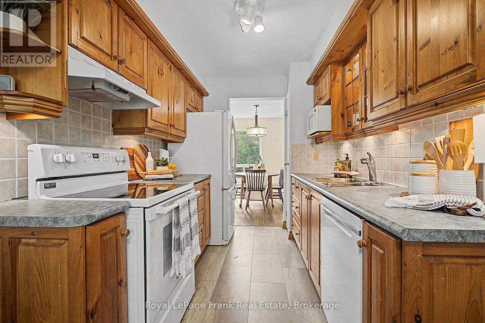 560 Reynolds Street, Whitby (Downtown Whitby), Ontario  L1N 6H5 - Photo 6 - E13586798