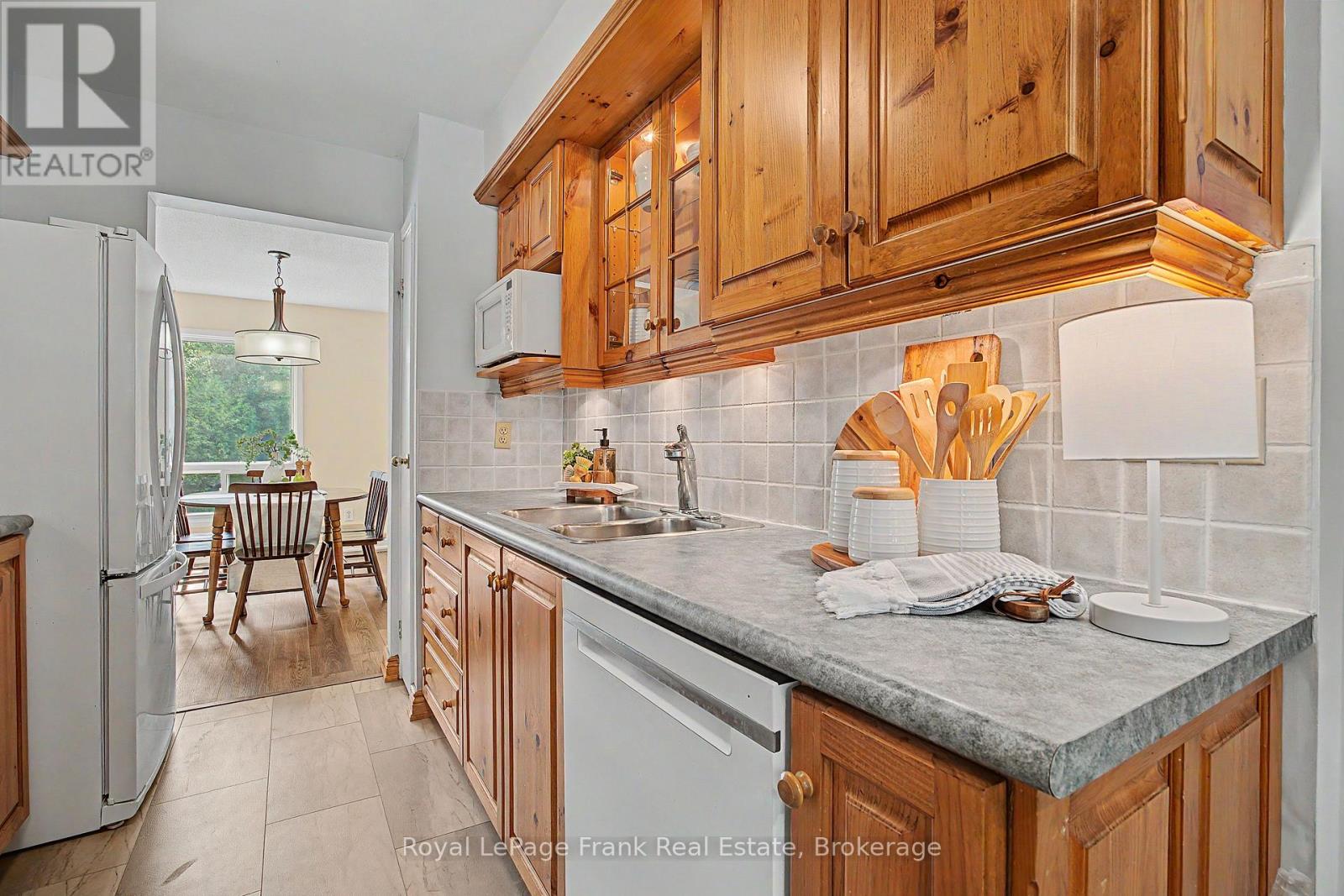 560 Reynolds Street, Whitby (Downtown Whitby), Ontario  L1N 6H5 - Photo 8 - E13586798