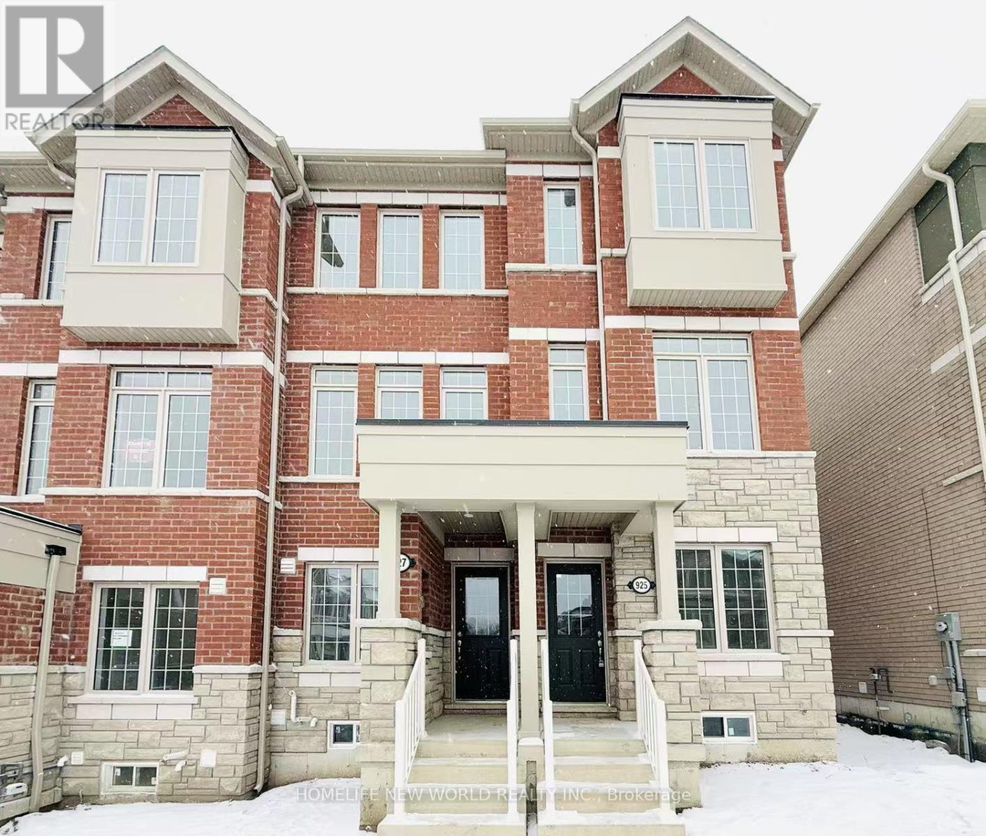 925 CROWSNEST HOLLOW, Pickering