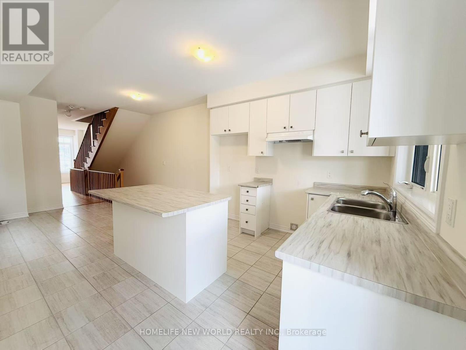 925 Crowsnest Hollow, Pickering, Ontario L1X 0P4 - Photo 10 - E13586812