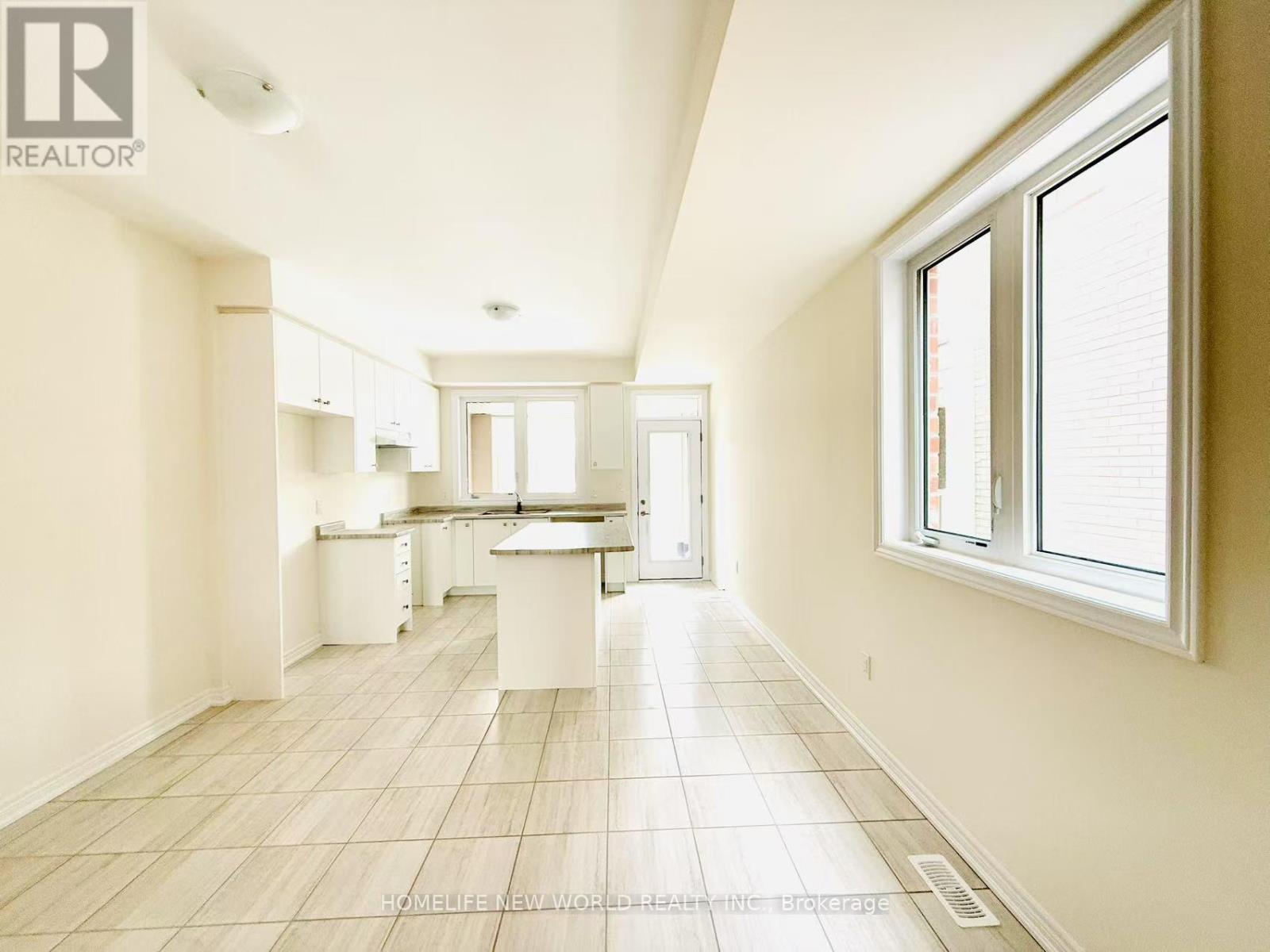 925 Crowsnest Hollow, Pickering, Ontario L1X 0P4 - Photo 11 - E13586812