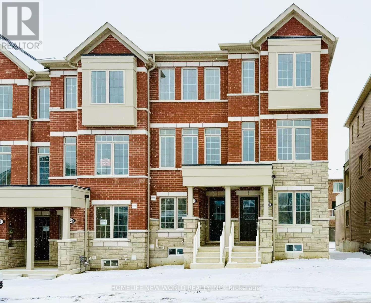 925 Crowsnest Hollow, Pickering, Ontario L1X 0P4 - Photo 2 - E13586812