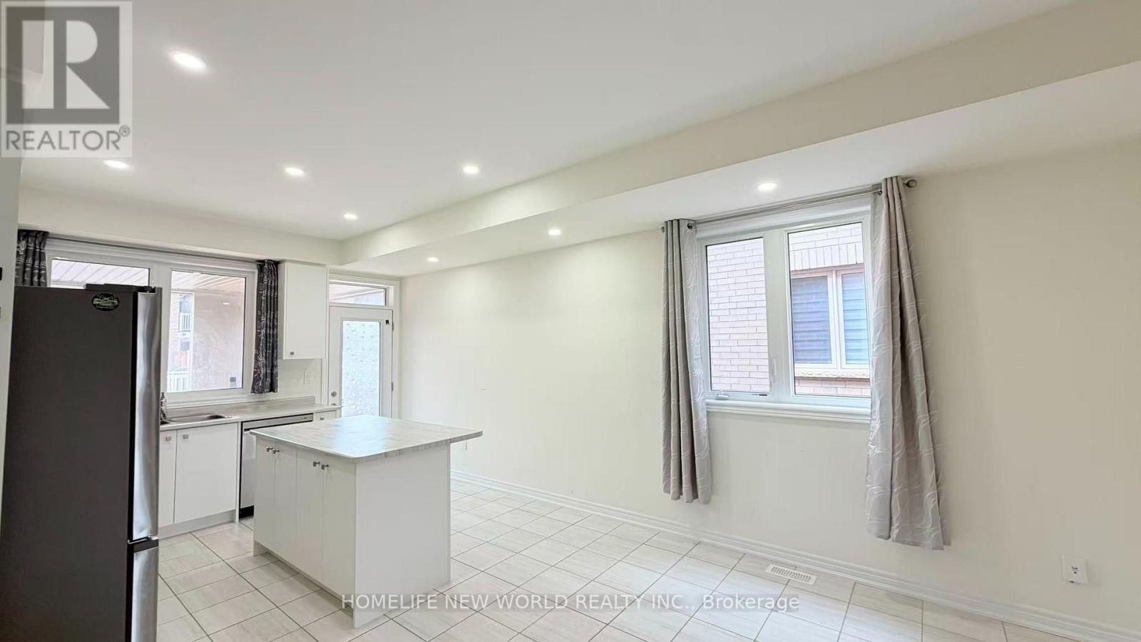 925 Crowsnest Hollow, Pickering, Ontario L1X 0P4 - Photo 6 - E13586812